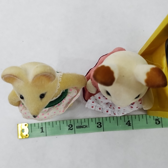 Sylvanian Calico Critters Hopscotch Rabbit Family Mother and Mouse Friend - Picture 3 of 8